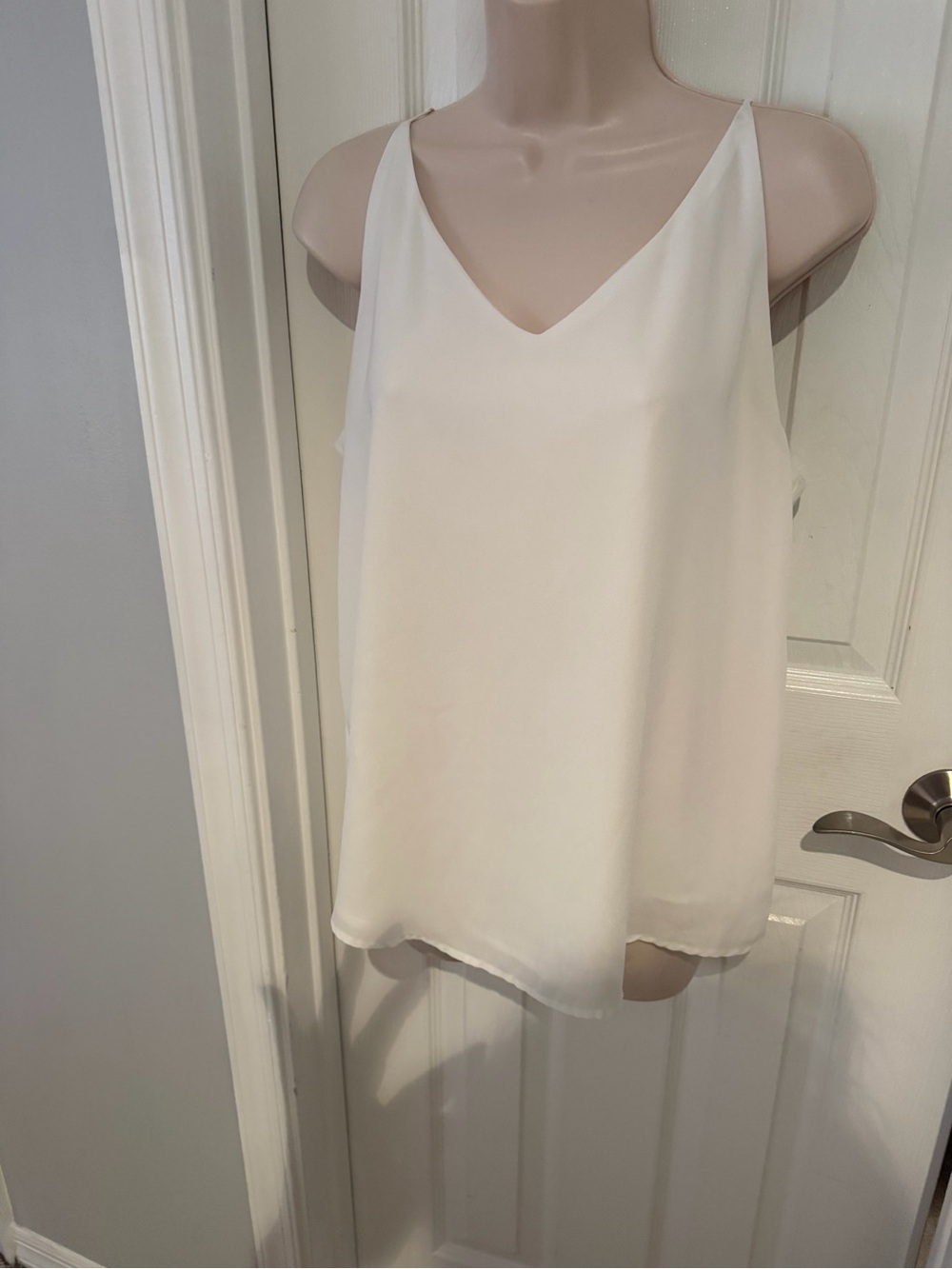 Women's White V-Neck Spaghetti Strap Top in si.w medium